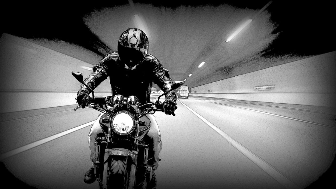 Kupowanie akcesoriów motocyklowych po sezonie